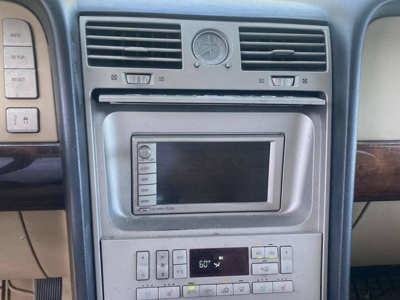 2005 Lincoln Navigator  - $8,750
