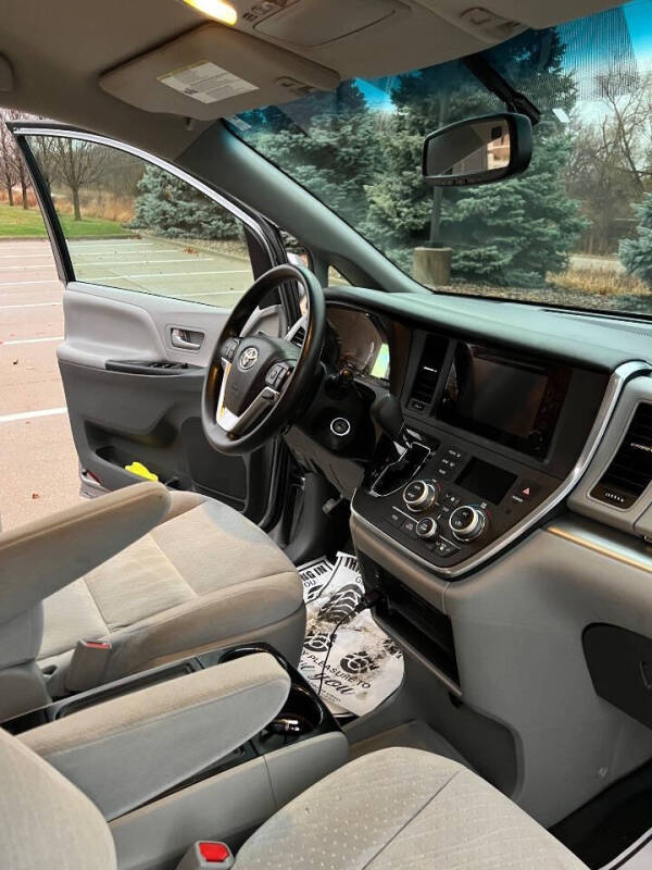 2017 Toyota Sienna LE 7-Passenger