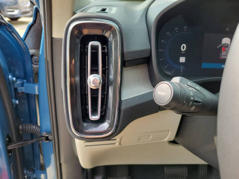 2024 Volvo XC40 B5 Ultimate Bright Theme