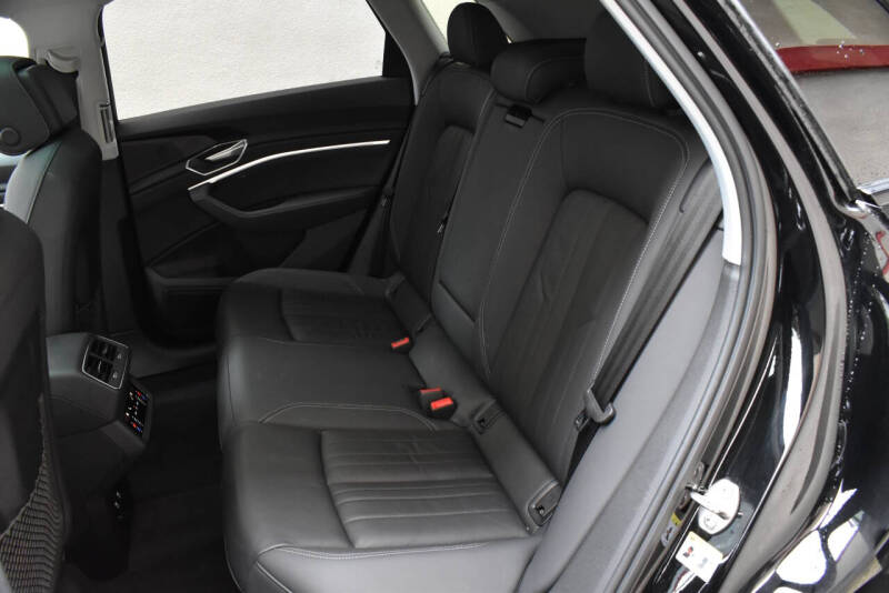 2021 Audi e-tron quattro Premium