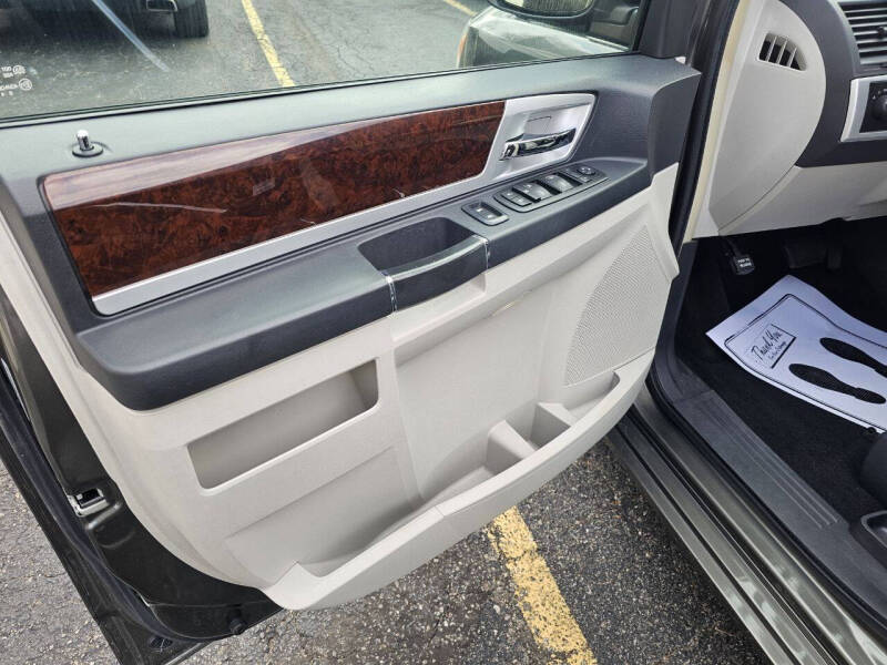 2010 Chrysler Town and Country Touring Plus