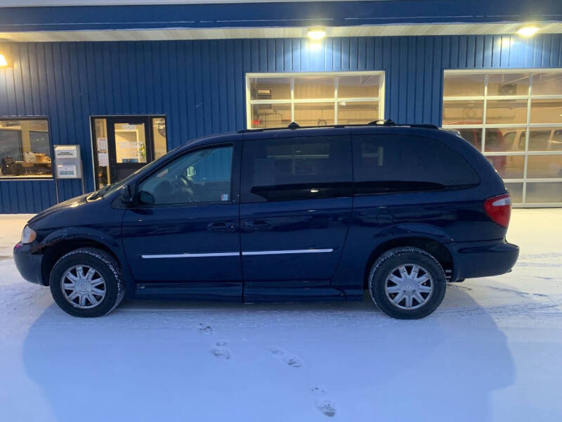 2005 Chrysler Town and Country for sale at Twin City Motors in Grand Forks ND