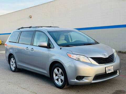 2011 Toyota Sienna LE 8-Passenger