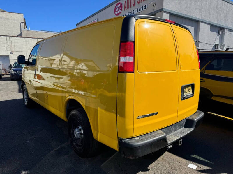 2021 Chevrolet Express 2500