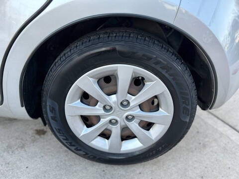 2015 Kia Rio 5-Door LX