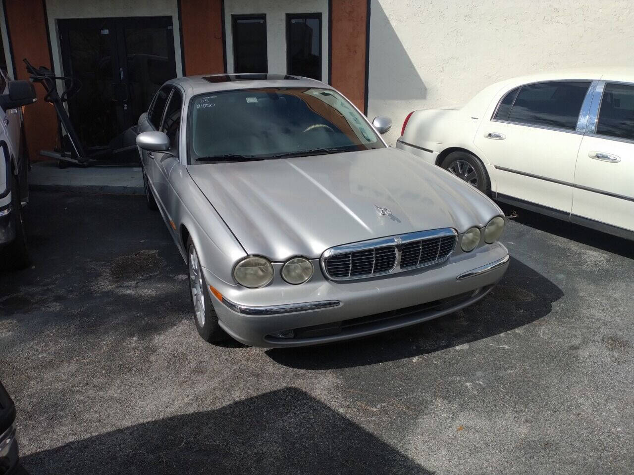 2005 Jaguar XJ-Series Sedan - $3,950
