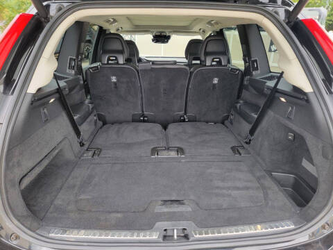 2017 Volvo XC90 T6 Momentum