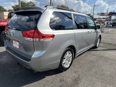 2011 Toyota Sienna XLE 7-Passenger Auto Access Seat