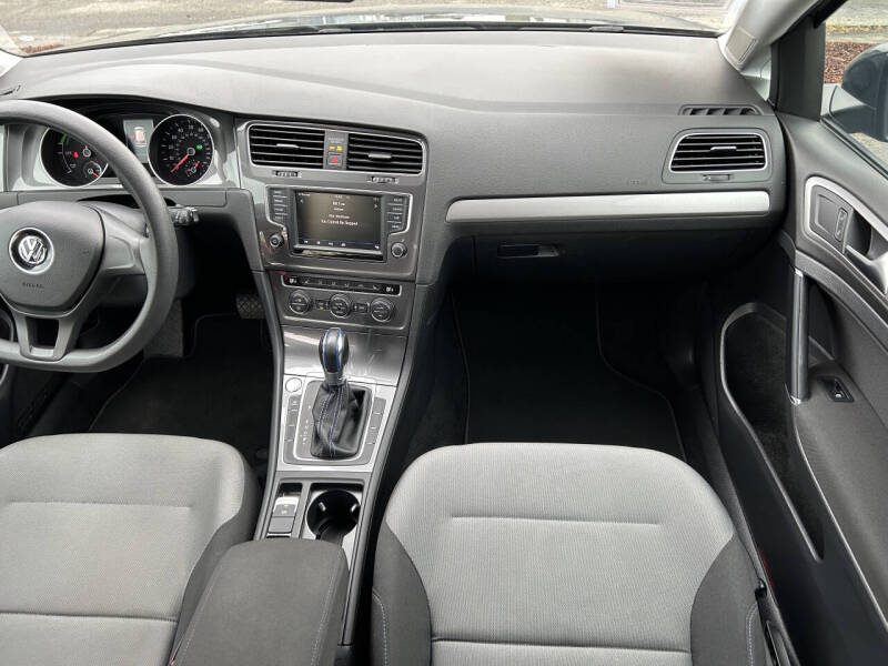 2016 Volkswagen e-Golf SE