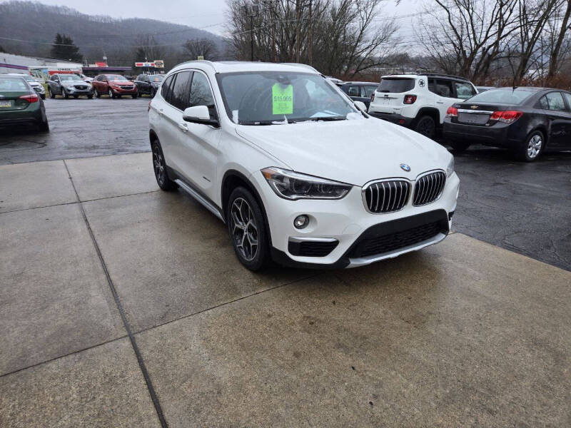 2017 BMW X1 28i photo 2