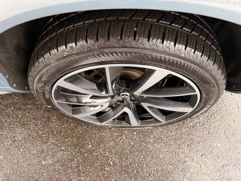 2020 Volvo XC90 T6 Momentum 6-Passenger