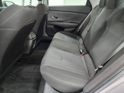 2024 Hyundai Elantra SE