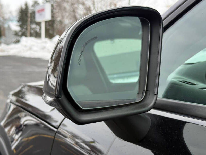 2022 Volvo XC40 T5 Momentum