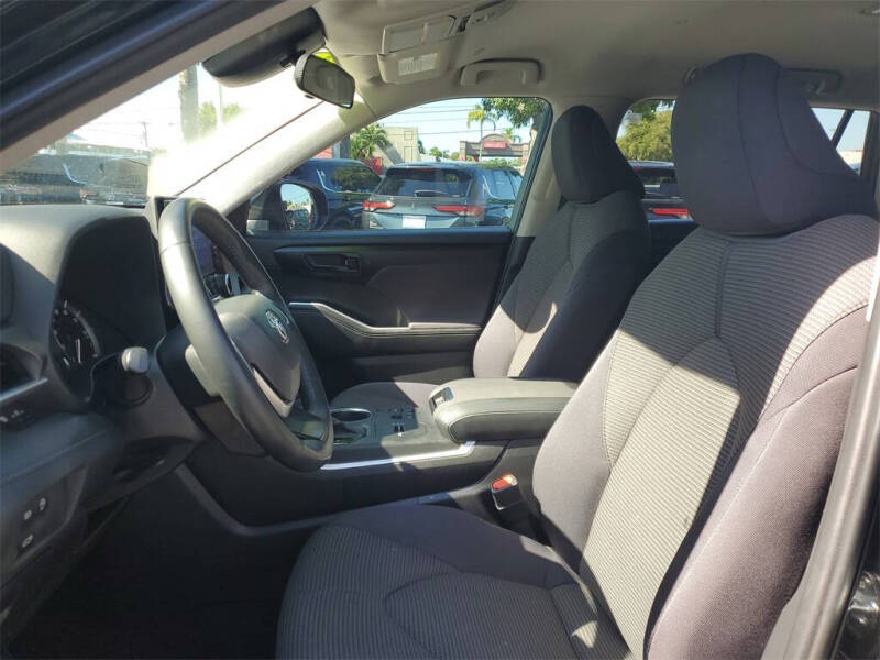 2023 Toyota Highlander Platinum