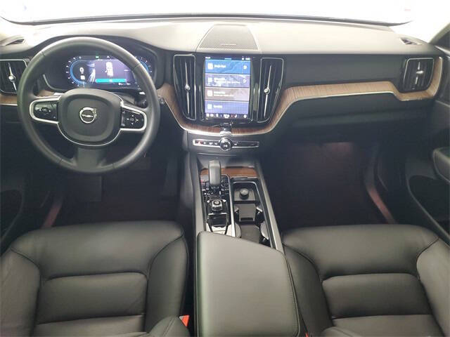 2023 Volvo XC60 B5 Plus Bright Theme