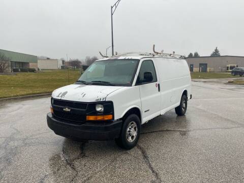 2005 Chevrolet Express for sale at JE Autoworks LLC in Willoughby OH