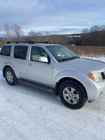 2005 Nissan Pathfinder LE