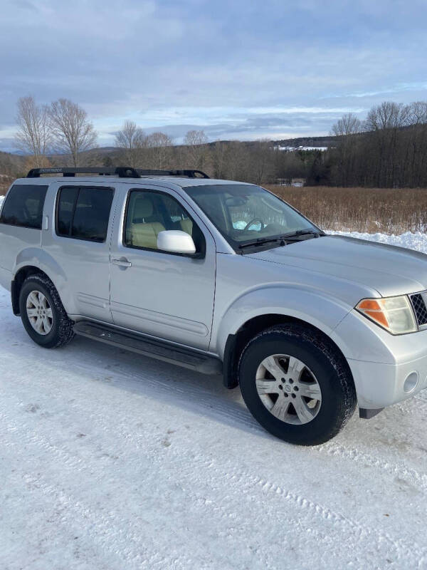2005 Nissan Pathfinder LE's photo