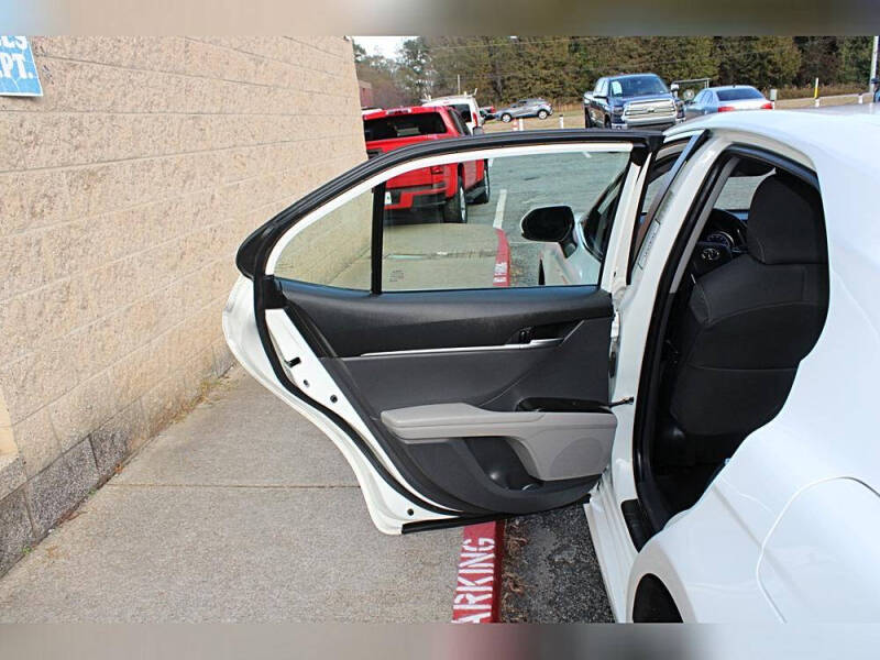 2023 Toyota Camry Hybrid LE