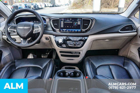 2024 Chrysler Pacifica Plug-In Hybrid Select