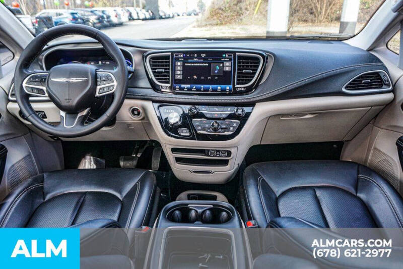 2024 Chrysler Pacifica Plug-In Hybrid Select