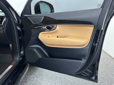 2018 Volvo XC90 T5 Momentum 5-Passenger