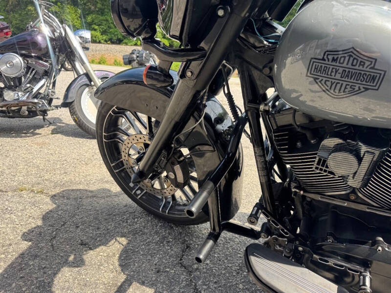 2010 Harley-Davidson FLHX -