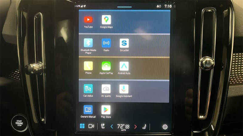 2025 Volvo XC40 B5 Plus Dark Theme