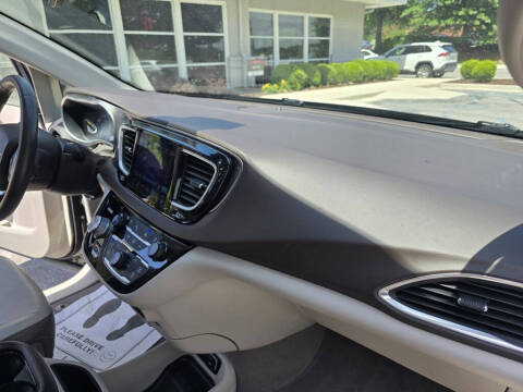 2017 Chrysler Pacifica Touring-L Plus