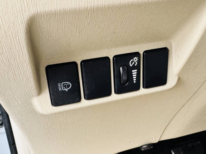 2012 Toyota Prius v Five