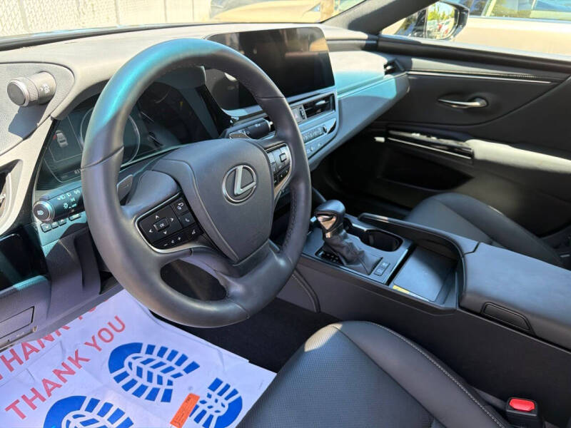 2023 Lexus ES 300h