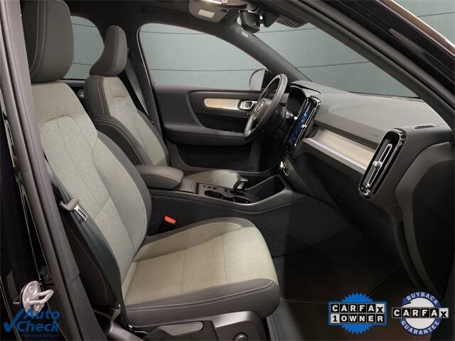 2025 Volvo XC40 B5 Core Bright Theme