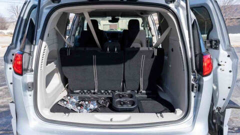 2024 Chrysler Voyager LX