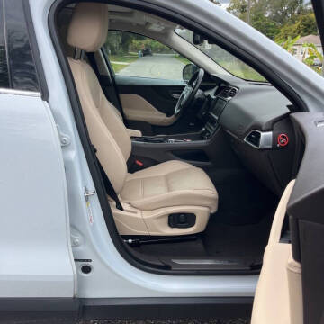 2017 Jaguar F-PACE 35t Prestige