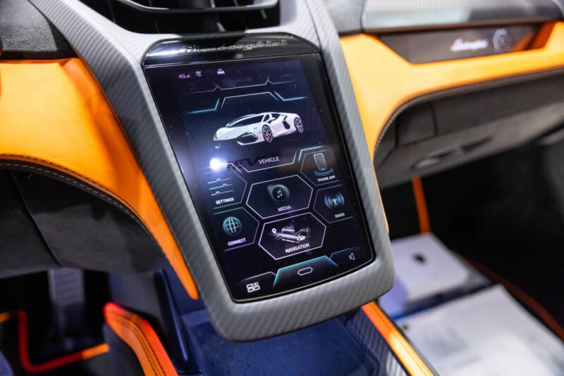 2025 Lamborghini Revuelto