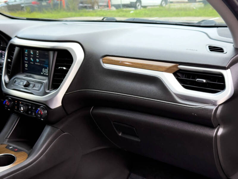 2017 GMC Acadia SLE-1