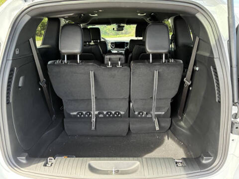 2027 Chrysler Pacifica Select