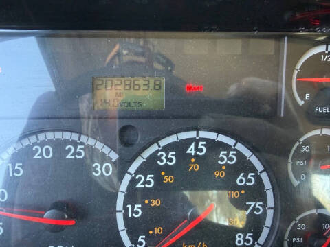 2010 Freightliner M2 106