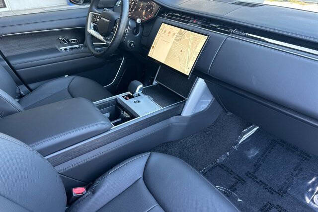 2025 Land Rover Range Rover P530 SE