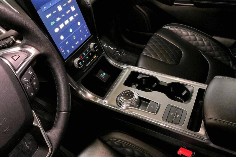 2024 Ford Edge Titanium