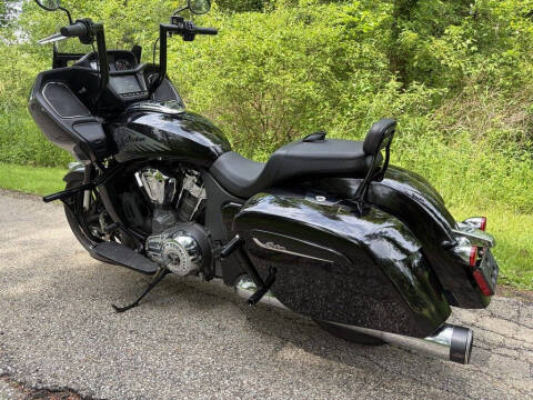 2024 Indian Challenger Titanium Smok