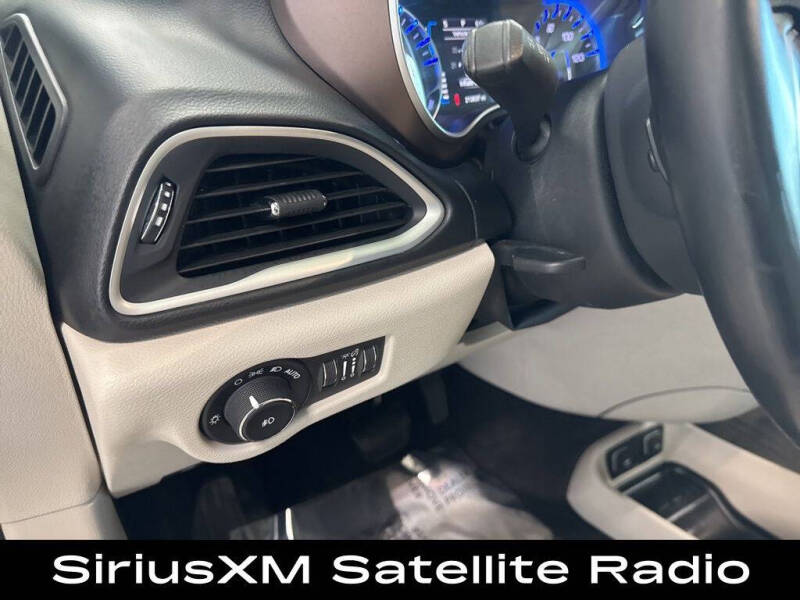 2017 Chrysler Pacifica Touring-L