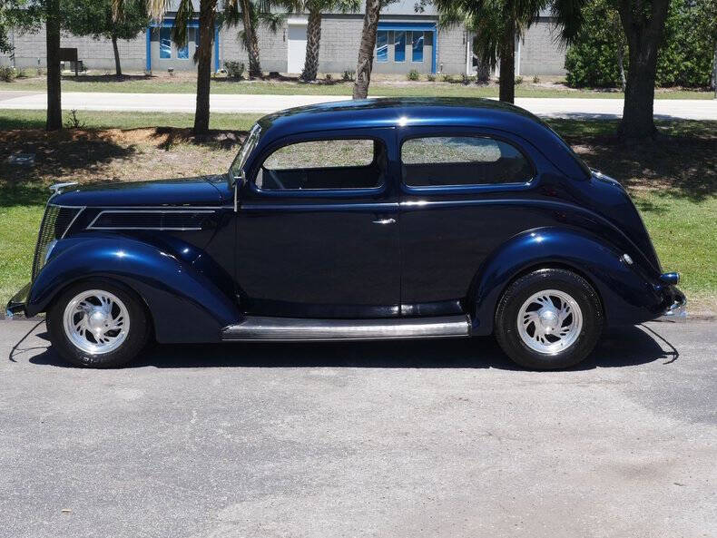 1937 Ford Deluxe