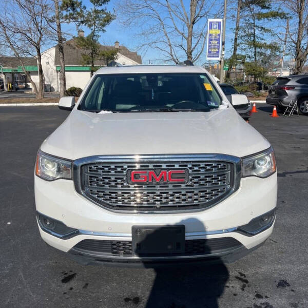 2017 GMC Acadia Denali photo 2