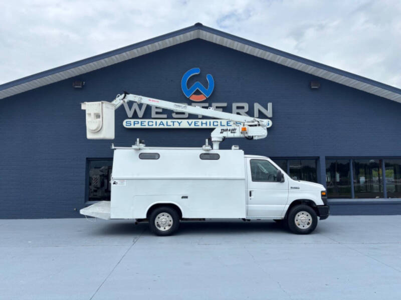 2017 Ford E-Series SRW E-350 Super Duty 138 in WB's photo
