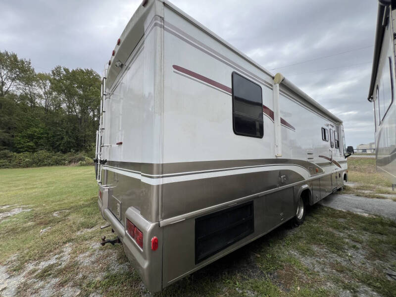 2000 Winnebago Adventurer
