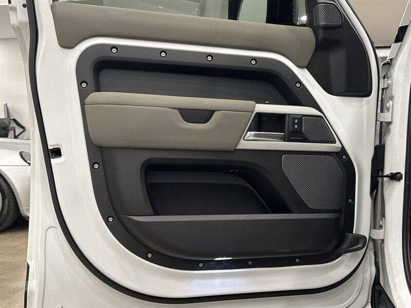 2021 Land Rover Defender 110 SE