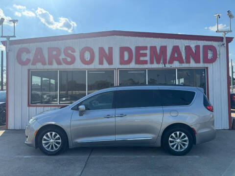 2017 Chrysler Pacifica Touring-L