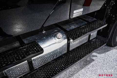 2005 Freightliner M2 106