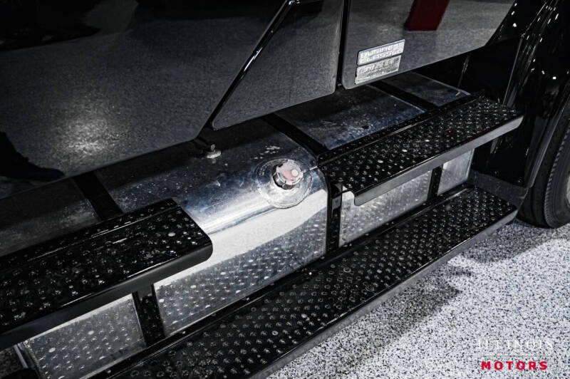 2005 Freightliner M2 106